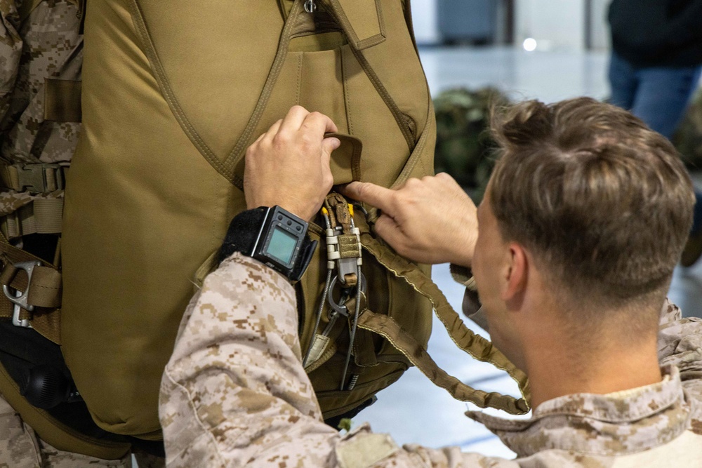 24th MEU MRF conducts Free Fall training