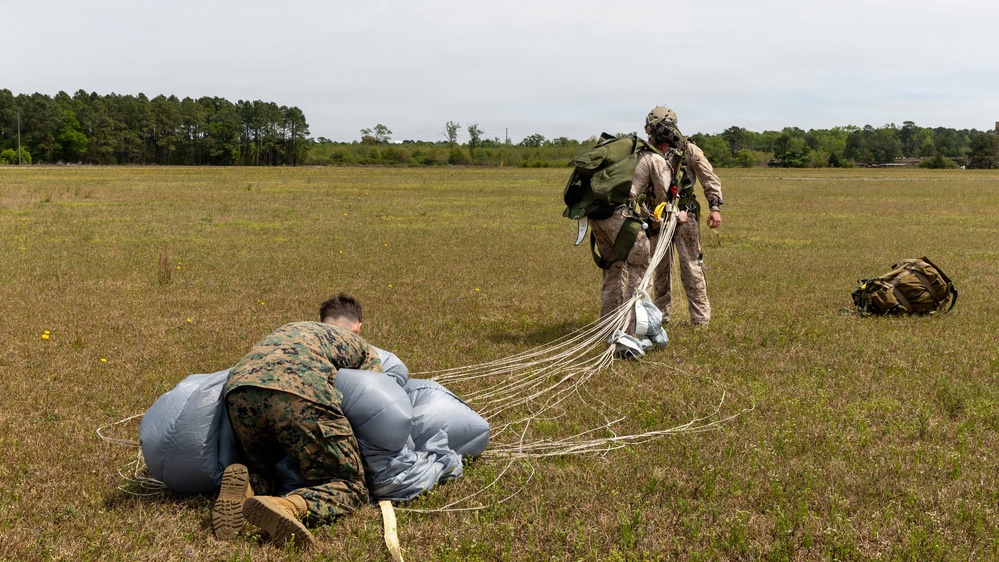 24th MEU MRF conducts Free Fall training