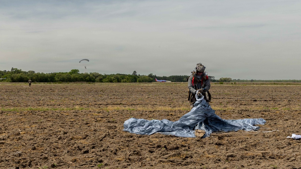 24th MEU MRF conducts Free Fall training