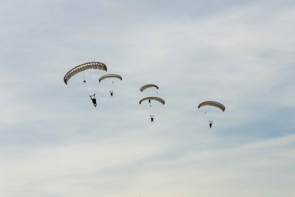 24th MEU MRF conducts Free Fall training