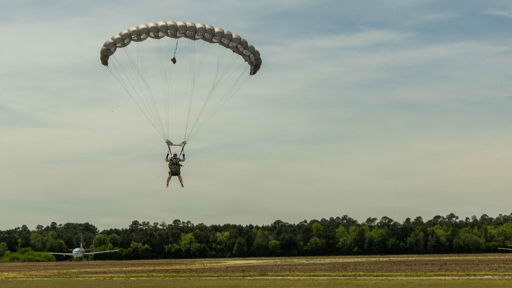 24th MEU MRF conducts Free Fall training