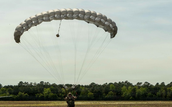 24th MEU MRF conducts Free Fall training