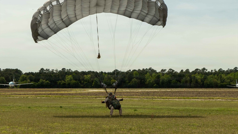 24th MEU MRF conducts Free Fall training