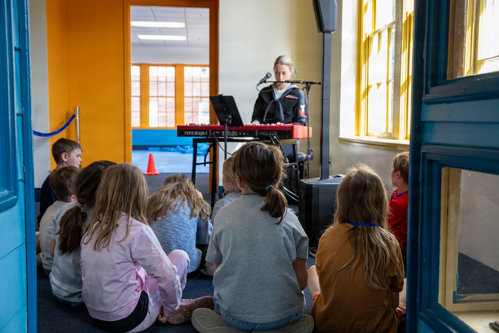 Sailor assigned to Navy Band Great Lakes preform at Lexington Children’s Museum