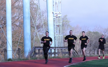 Soldiers perform the two-mile run