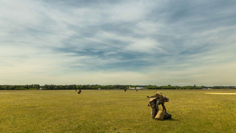 24th MEU MRF conducts Free Fall training