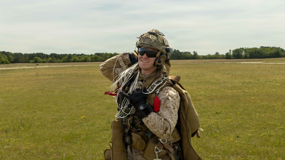 24th MEU MRF conducts Free Fall training