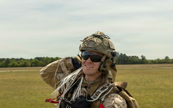 24th MEU MRF conducts Free Fall training