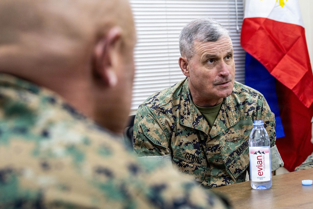 The 38th Assistant Commandant of the Marine Corps visits MRF-SEA Leadership