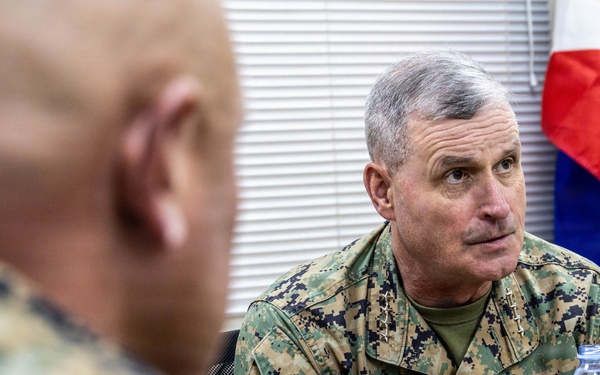 The 38th Assistant Commandant of the Marine Corps visits MRF-SEA Leadership