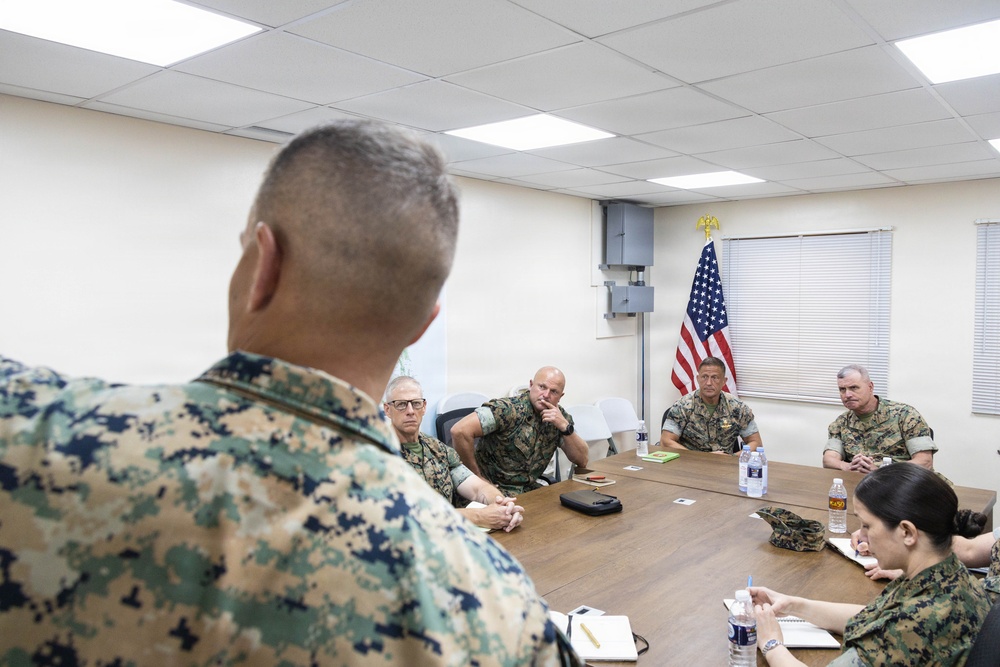 The 38th Assistant Commandant of the Marine Corps visits MRF-SEA Leadership