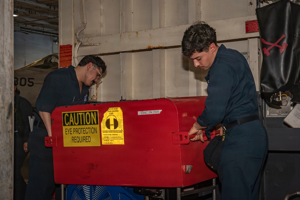 Nimitz Conducts Daily Maintenance
