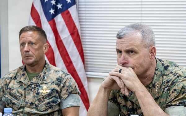 The 38th Assistant Commandant of the Marine Corps visits MRF-SEA Leadership