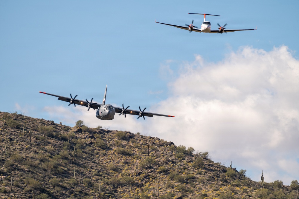 Lead Plane Guides MAFFS C-130 through Arizona Wilderness