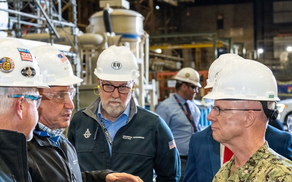 CNO and MCPON tour General Dynamics Electric Boat