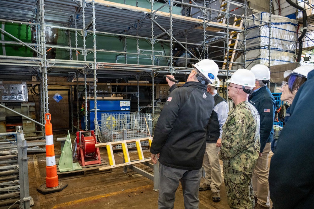 CNO and MCPON tour General Dynamics Electric Boat