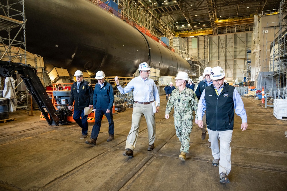 CNO and MCPON tour General Dynamics Electric Boat