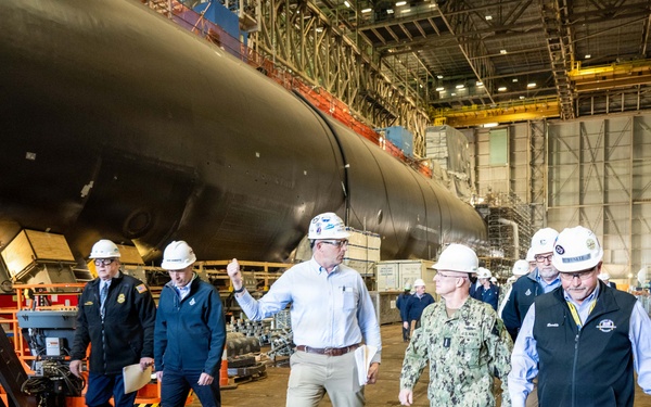 CNO and MCPON tour General Dynamics Electric Boat