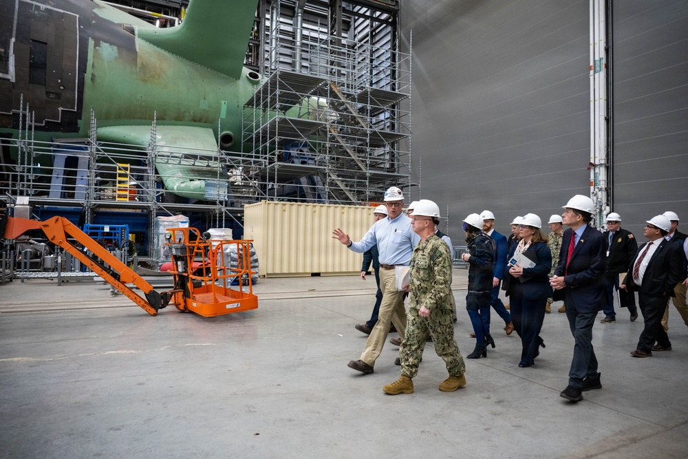 CNO and MCPON tour General Dynamics Electric Boat