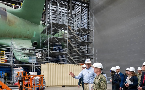 CNO and MCPON tour General Dynamics Electric Boat