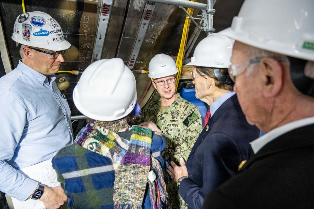 CNO and MCPON tour General Dynamics Electric Boat