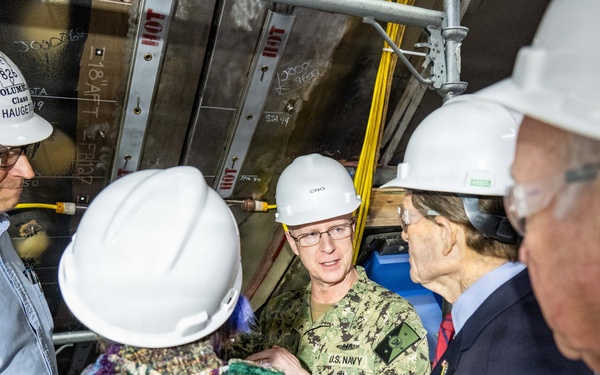 CNO and MCPON tour General Dynamics Electric Boat