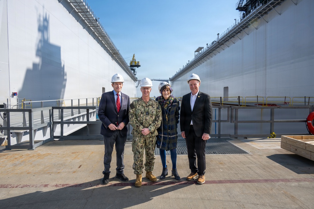 CNO and MCPON tour General Dynamics Electric Boat