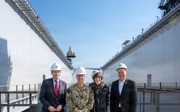 CNO and MCPON tour General Dynamics Electric Boat