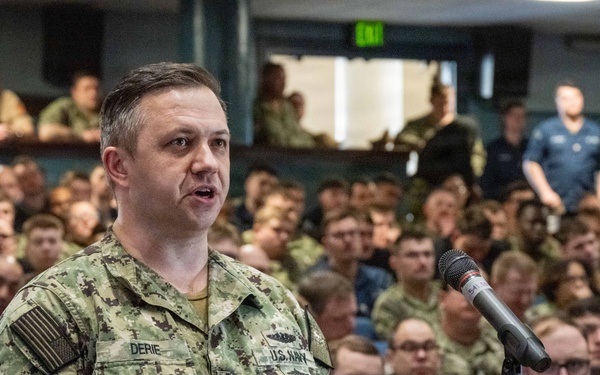 CNO and MCPON all-hands call on Naval Submarine Base New London