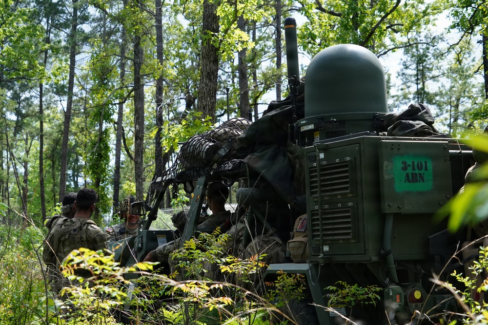 101st Airborne Division Soldiers maneuver ISV with TEWS-I during JRTC