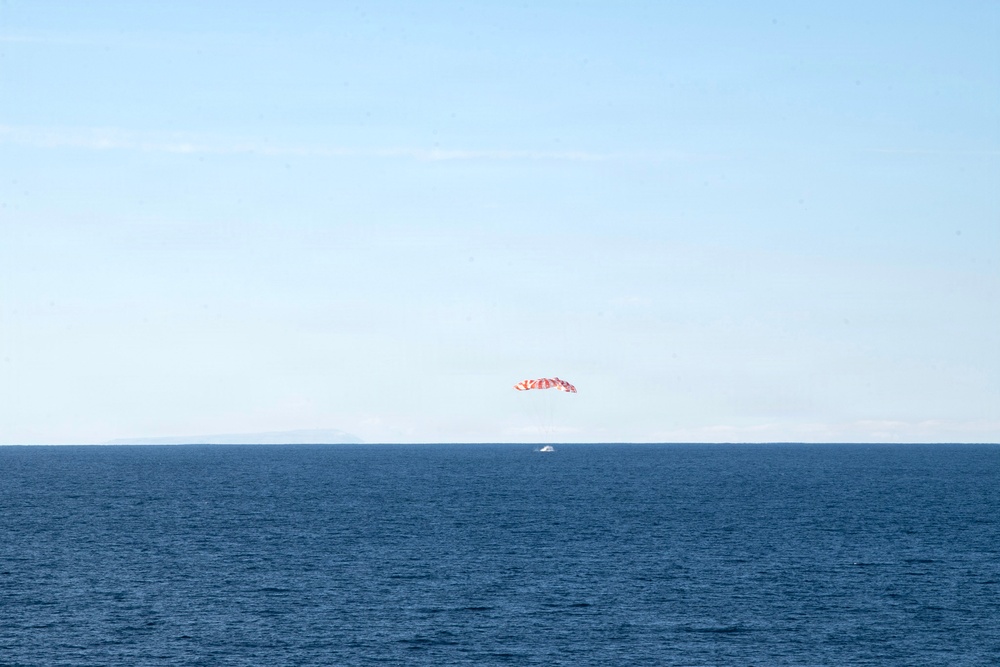 USS John P. Murtha Sailors, EODGU 1 Divers recover Artemis II Astronauts
