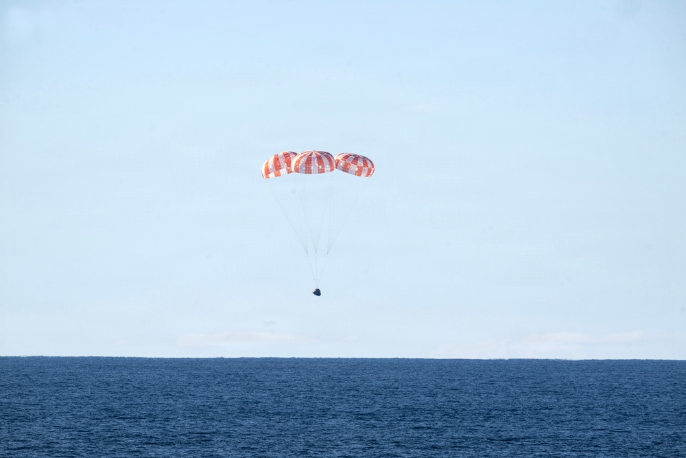 USS John P. Murtha Sailors, EODGRU 1 Divers recover Artemis II Astronauts