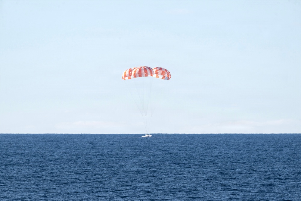 USS John P. Murtha Sailors, EODGRU 1 Divers recover Artemis II Astronauts