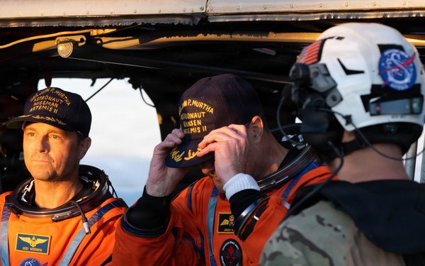 USS John P. Murtha Sailors, EODGU 1 Divers recover Artemis II Astronauts