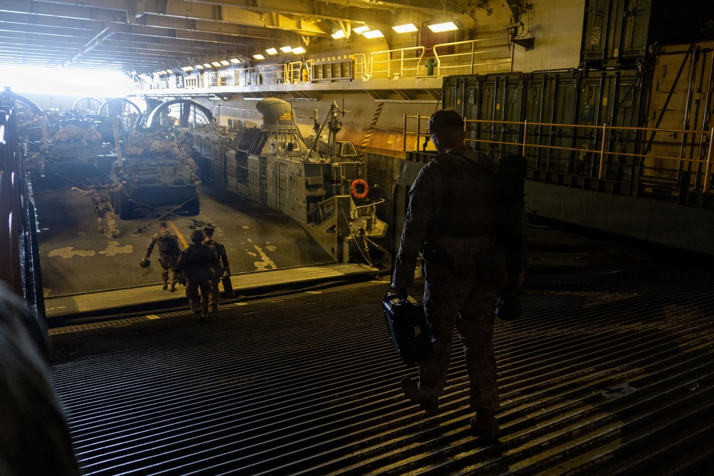 11th MEU Marines, Sailors Conduct Sparrow Hawk Rehearsal Aboard USS Boxer