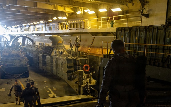 11th MEU Marines, Sailors Conduct Sparrow Hawk Rehearsal Aboard USS Boxer