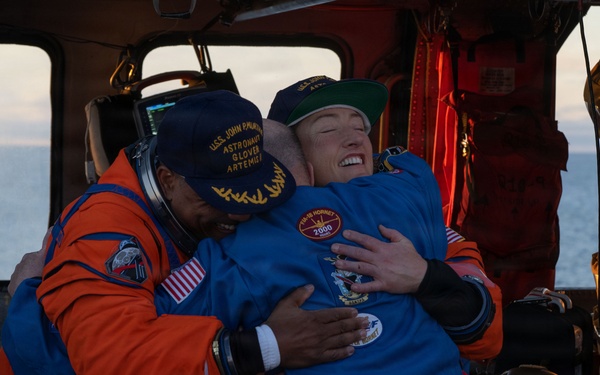 USS John P. Murtha Sailors, EODGU 1 Divers recover Artemis II Astronauts