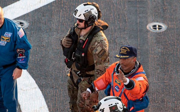USS John P. Murtha Sailors, EODGU 1 Divers recover Artemis II Astronauts