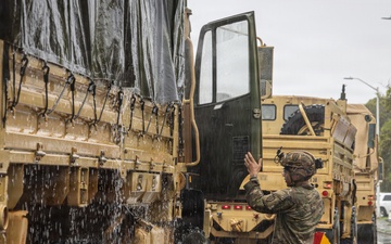 25th ID U.S. Army Soldiers Coordinate with Civil Authorities During Hawaii Flood Response