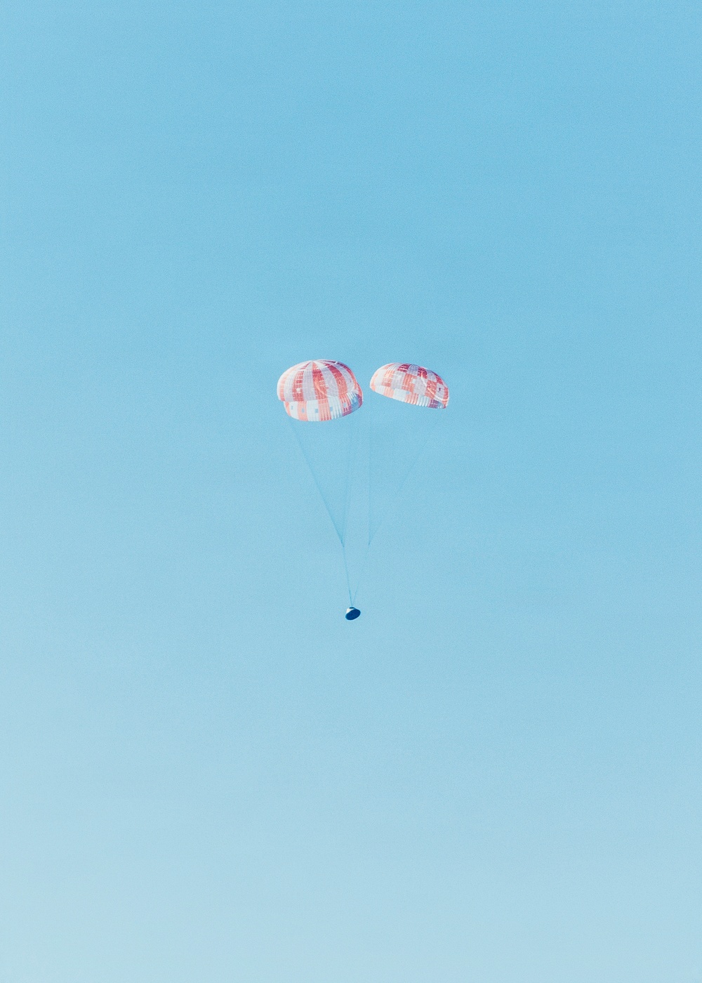 Orion Space Craft Splashes Down in the Pacific Ocean
