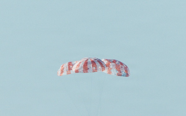 Orion Space Craft Splashes Down in the Pacific Ocean