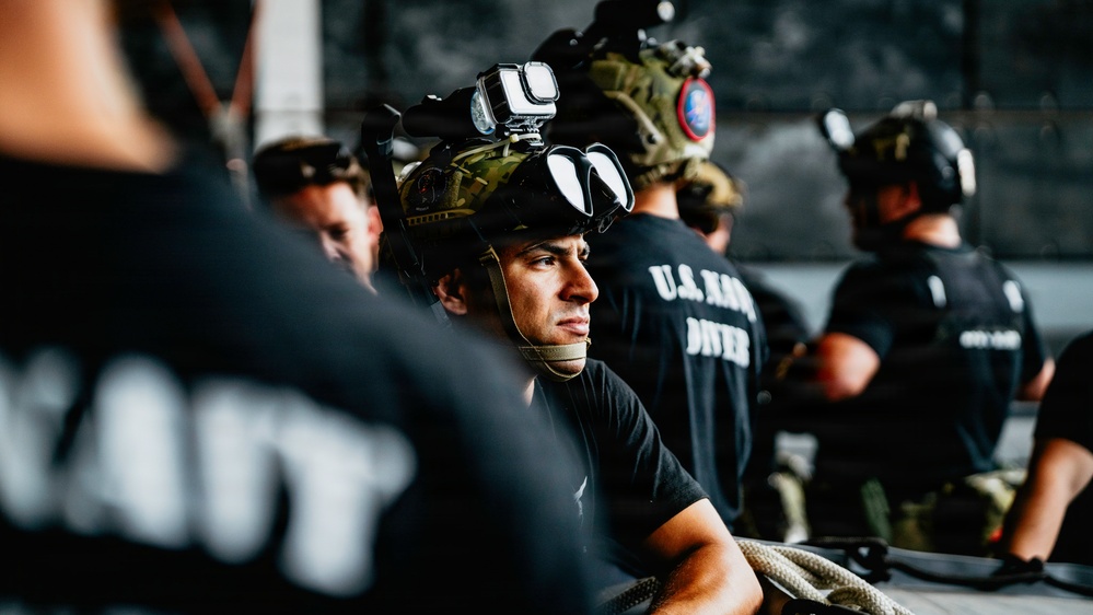 Navy Divers Prepare to Recover the Orion Space Craft