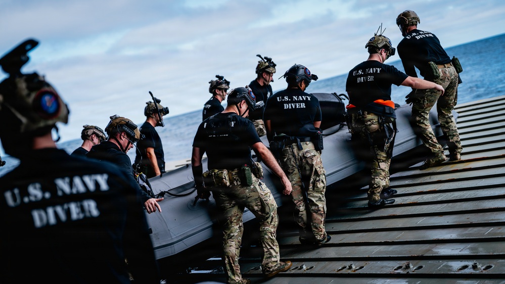 Navy Divers Prepare to Recover the Orion Space Craft