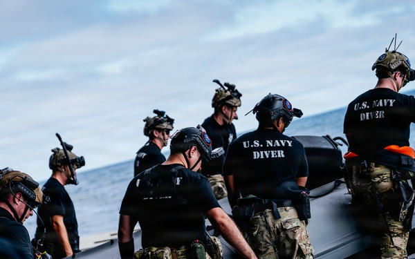 Navy Divers Prepare to Recover the Orion Space Craft