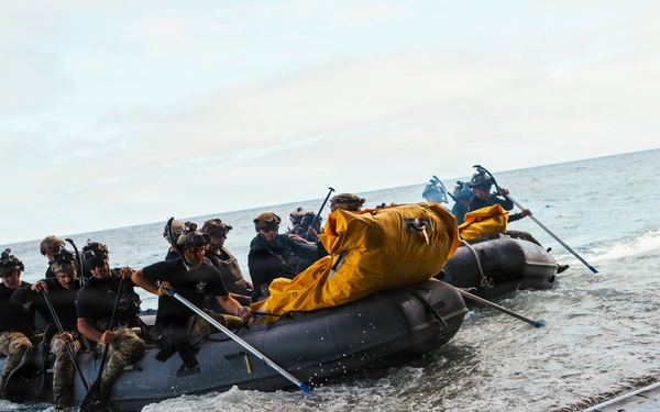 Navy Divers Prepare to Recover the Orion Space Craft