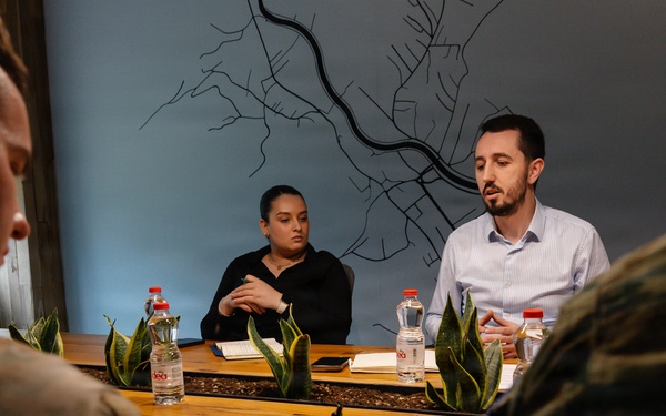 KFOR RC-E commander conducts key leader engagement in Kamenicë/Kamenica