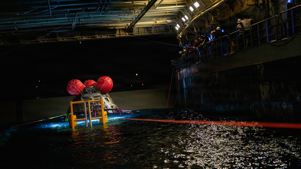 USS John P. Murtha and Navy Divers Recover the Orion Space Craft