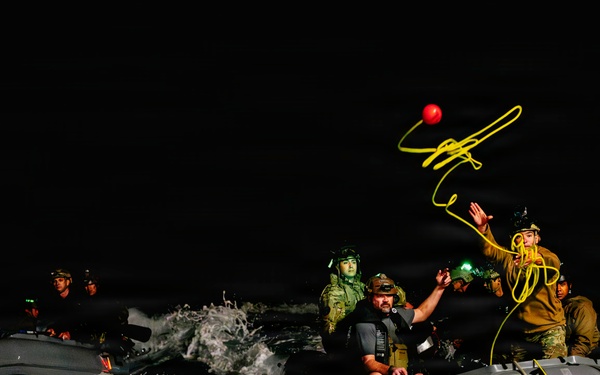 USS John P. Murtha and Navy Divers Recover the Orion Space Craft