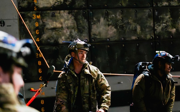 USS John P. Murtha and Navy Divers Recover the Orion Space Craft