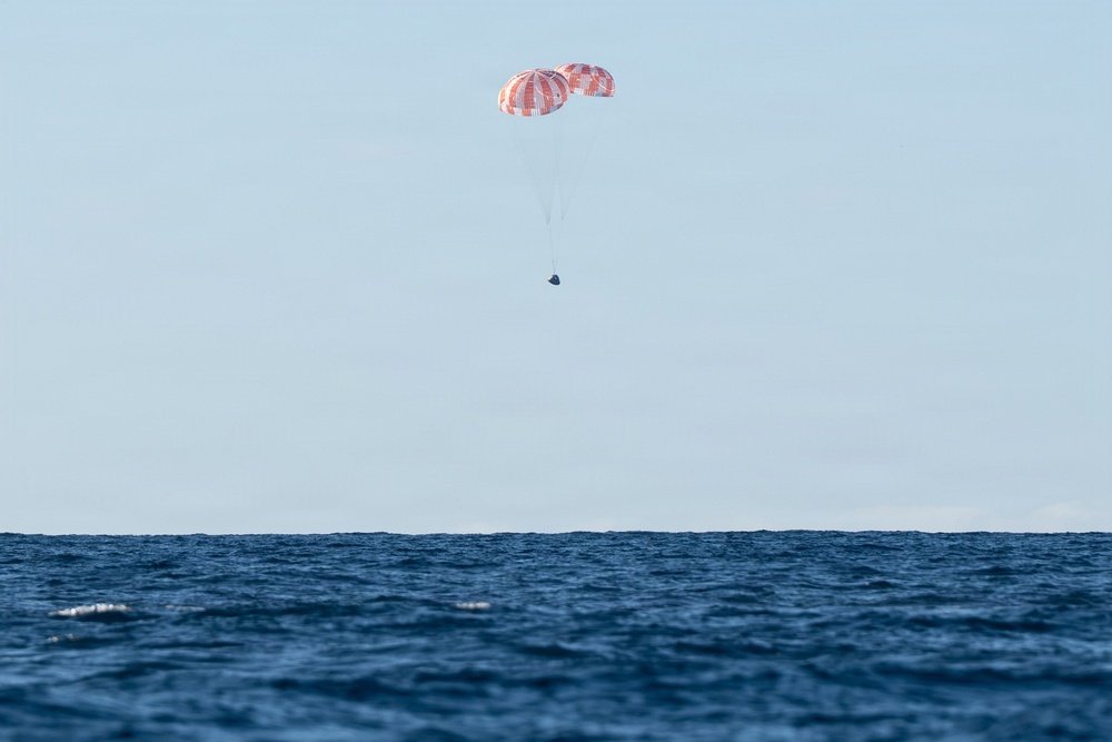 US Navy Divers Recover Nasa Astronauts